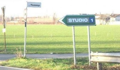 Cremona.Bullismo amministrativo.L'insegna non è conforme.LUCI chiede la rimozione immediata dell'abusivo segnale.