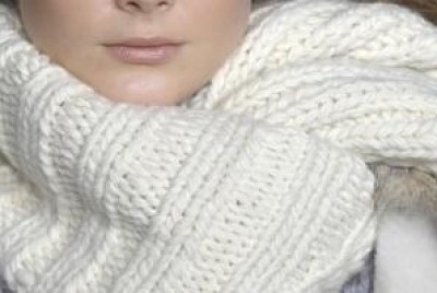 Le donne di Cremona in piazza con una sciarpa bianca