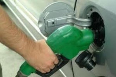 Governo blocchi aumento benzina
