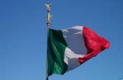 PD a Perri.Il tricolore sugli edifici pubblici