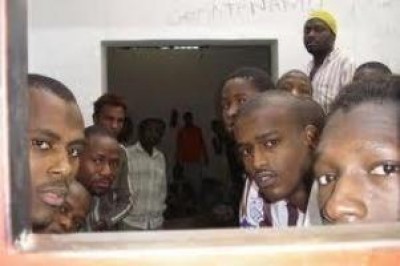 Profughi eritrei sono a rischio di naufragio