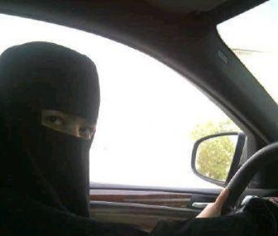 Le donne Saudite in rivolta guidano auto