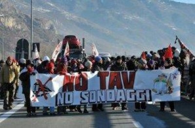 Val di Susa.Fermare le forze dell'ordine