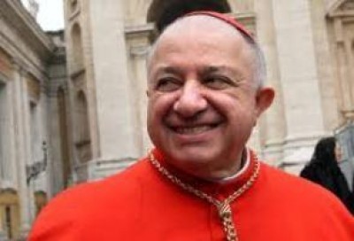 Tettamanzi dona 9 mila libri a Milano