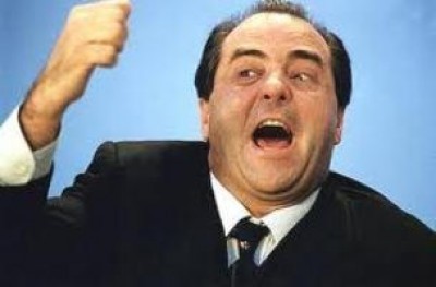 Antonio Di Pietro chiede misure forti contro i Black Bloc..Sondaggio