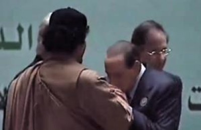 Berlusconi dovrebbe baciare le mani  a tutti di S. Denti