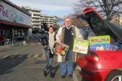 Due bambini rinunciano ai loro regali per i bambini del villaggio sos