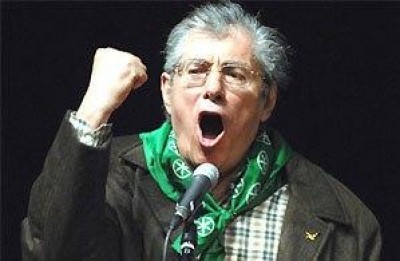 Democrazia e Legalità: l'insulto di Bossi è gravissimo