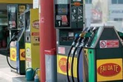 Distributori benzina chiusa per 7 giorni