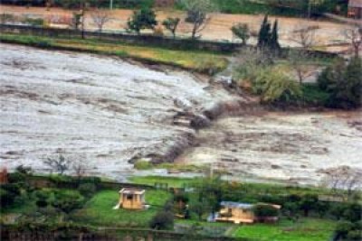 Il torrente Mela: una discarica a cielo aperto