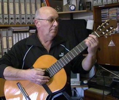 Giulio Molinari  maestro di chitarra classica si presenta.