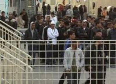 Migranti, 1 su 2 dichiara meno di 10mila euro