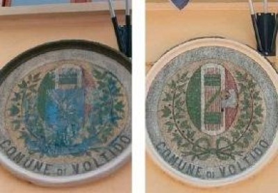 Lo stemma del fascio littorio di Voltido è da togliere.Ordine del Prefetto