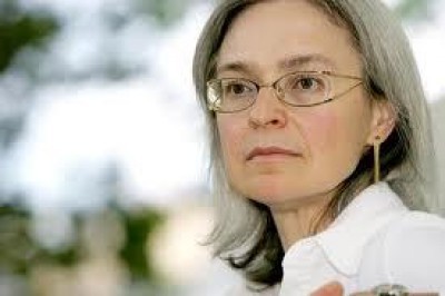 ANNA POLITKOVSKAYA: NON DIMENICHIAMO LA GIORNALISTA ESEMPIO DI CORAGGIO