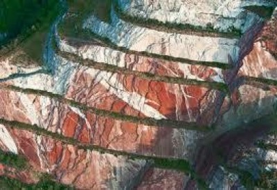 No alla cava sul Monte Cornizzolo