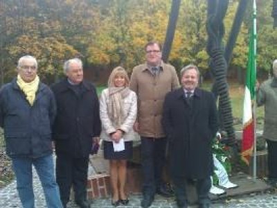 Hannover.Italiani in visita all'ex campo di concentramento di Stöcken