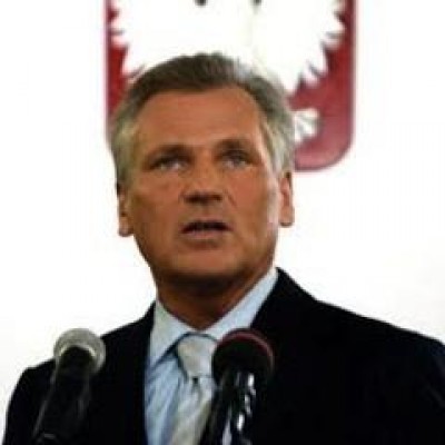 POLONIA: L'EX-PRESIDENTE KWASNIEWSKI FORMA UN NUOVO CENTROSINISTRA
