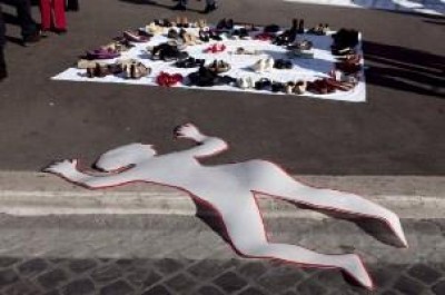 Firma per ritirare pubblicità ispirata al femminicidio