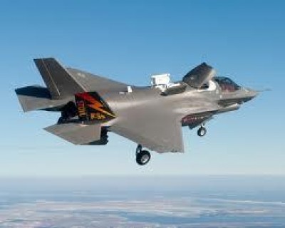 Sit-in a Montecitorio per fermare gli F-35