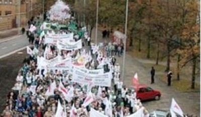 Polonia: proteste contro le involuzioni del governo Tusk