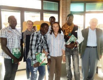 I nonni del “ Germani” salutano i sei profughi del Mali e della Guinea
