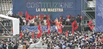 La via maestra Roma, migliaia in piazza per la Costituzione
