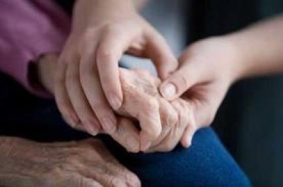 Perché un anziano malato di Parkinson deve essere abbandonato al suo destino?