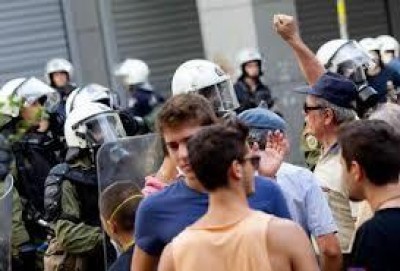 Grecia e Portogallo protestano contro l'austerità