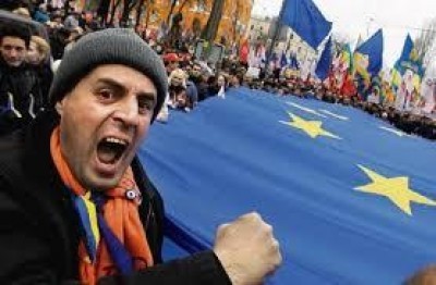 MILANO ANCORA IN PIAZZA PER L'UCRAINA IN EUROPA. Davanti alla Stazione Centrale