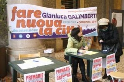 Banchetto Galimberti raccolte 120 firme