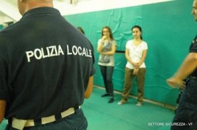 POLIZIA LOCALE. CORSI DI AUTODIFESA GRATUITI PER DONNE, APERTE ISCRIZIONI PER APRILE