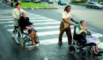 Comune inaugura sportello badanti e bay-sitter: in due settimane 900 richieste