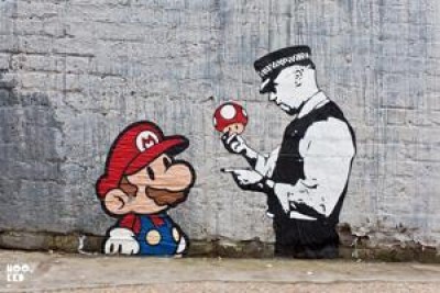 Street artists e studenti hanno dipinto la facciata della Casa del Volontariato