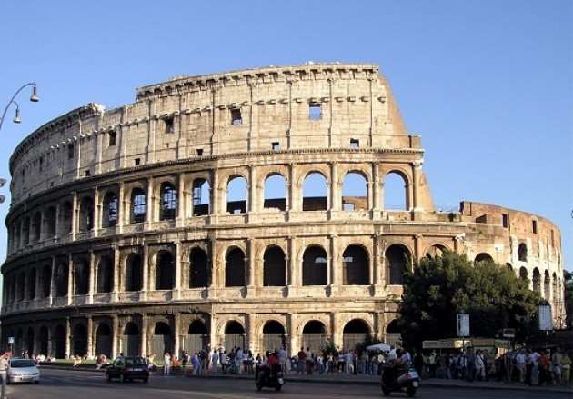 Conti dello Stato. Basta affittare per 99 anni Colosseo, Pompei e gli Uffizi. 