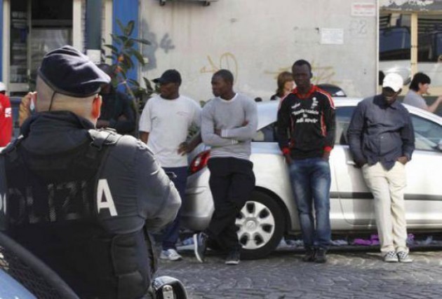 Abrogazione del reato di immigrazione irregolare