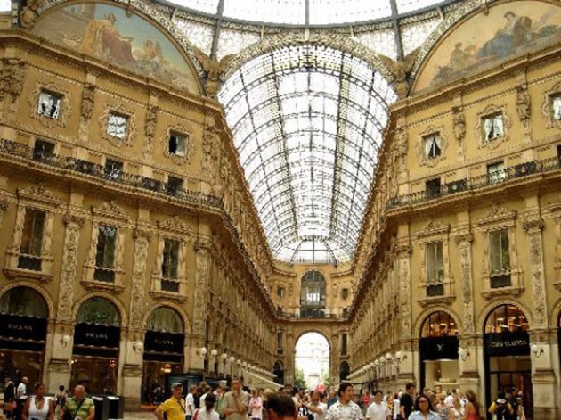 Galleria Vittorio Emanuele II, scoperta la prima facciata restaurata