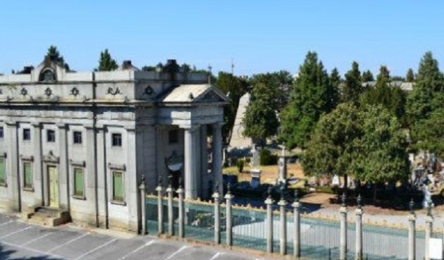 Sepolture al cimitero. De Micheli inciampa ed interrompe l’appalto alla Cooperativa.