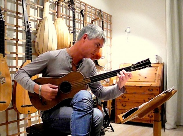 Il chitarrista barocco Rolf Lislevand al Museo del Violino