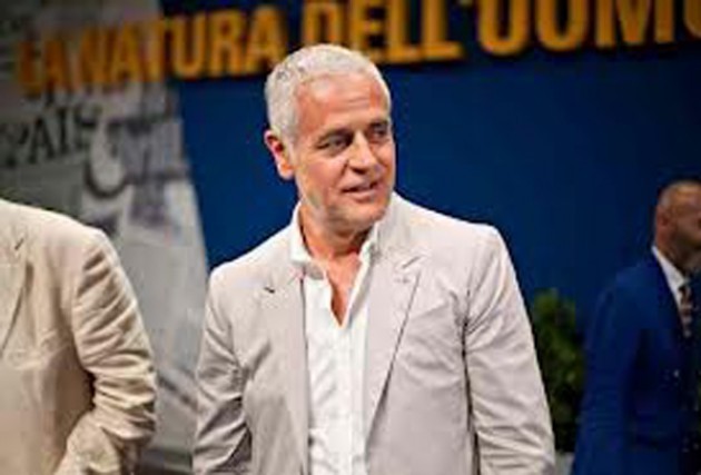 I maneggi dei politici: Roberto Formigoni | di RAR