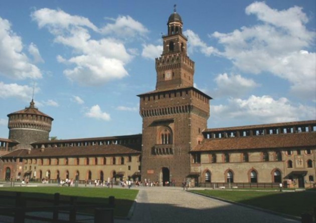 Piazza Castello. Domenica primo mercato agricolo dei prodotti lombardi