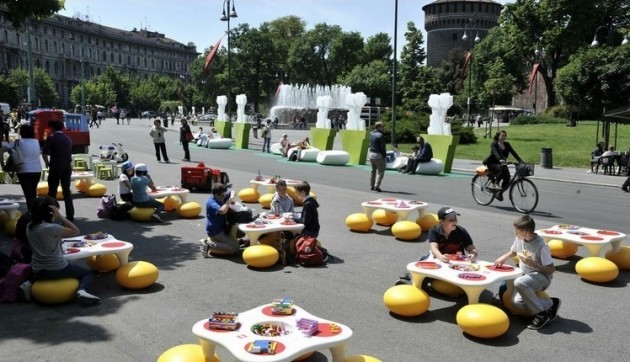 Milano. Piazza Castello.Grande sucesso per gli eventi lego.