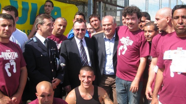 Il Sen.Pizzetti ed il Sindcao Perri onorano il Vivicittà nel carcere di Cremona
