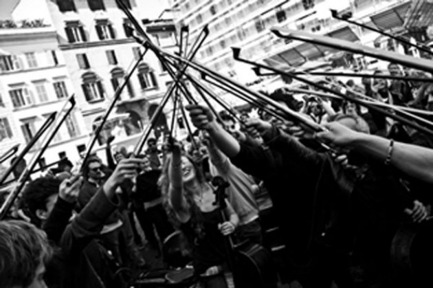 Milano. Gande festa della musica continua con il festival dei 100 Violoncelli