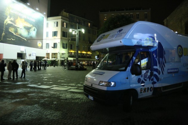 Con il camper di Confcommercio Milano. No vedita abusiva alcool