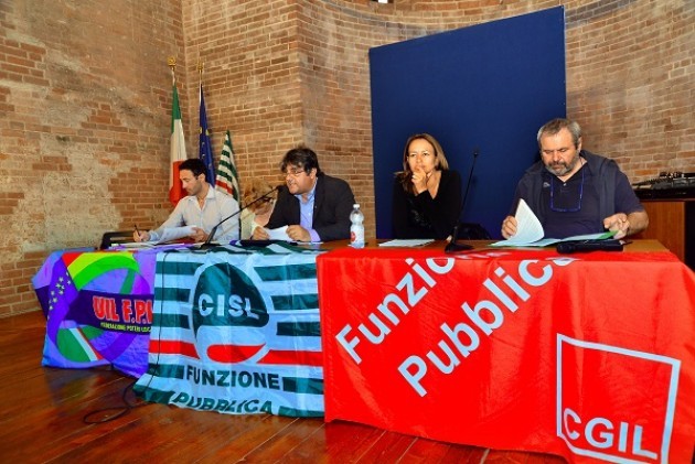 Sindacati a Madia: pronti alla sfida sui contratti pubblici
