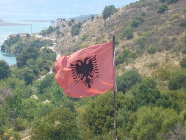 ALBANIA - Scene i guerra per difendere piantagioni cannabis di Lazarat