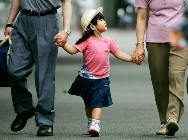 ITALIA - Infanzia. Piu' bambini adottabili ma meno adozioni. Rapporto Crc