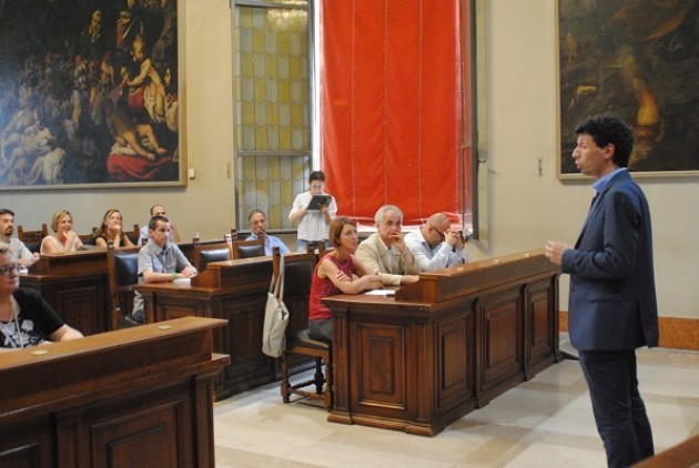 Galimberti saluta i consiglieri comunali di Cremona.