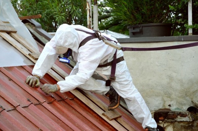 Amianto: in Lombardia si potrà rimuovere da soli