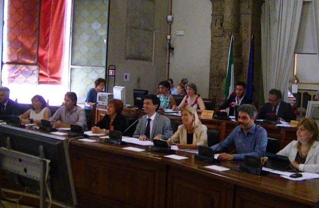 Galimberti giura sulla Costituzione, Pasquali eletta Presidente del Consiglio di Cremona (video).